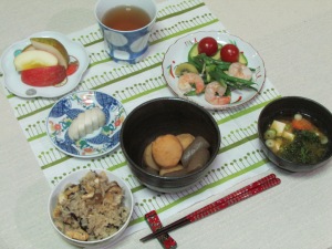 海老といんげん炒め・里芋と蒟蒻煮・炊き込みご飯